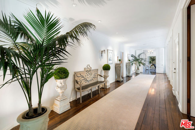 601 Woodruff Avenue, Los Angeles CA: https://media.crmls.org/mediaz/64ec2fb7-3635-4bf9-ba37-332bd82c488c.jpg