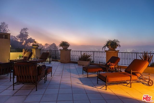 8 Bed Home for Sale in Los Angeles, California