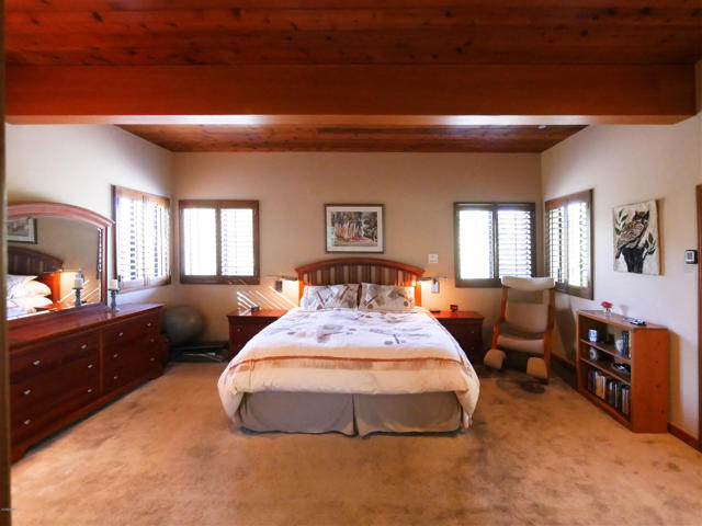 2442 Valley Meadow Drive, Oak View CA: https://media.crmls.org/mediaz/64ed80d1-7992-4431-a52d-87a2c7879116.jpg