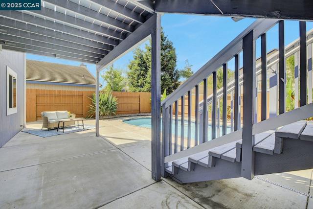 3899 Creekside Way, Oakley CA: https://media.crmls.org/mediaz/64eda099-6263-4a65-8b28-bc5d0ddfac2d.jpg