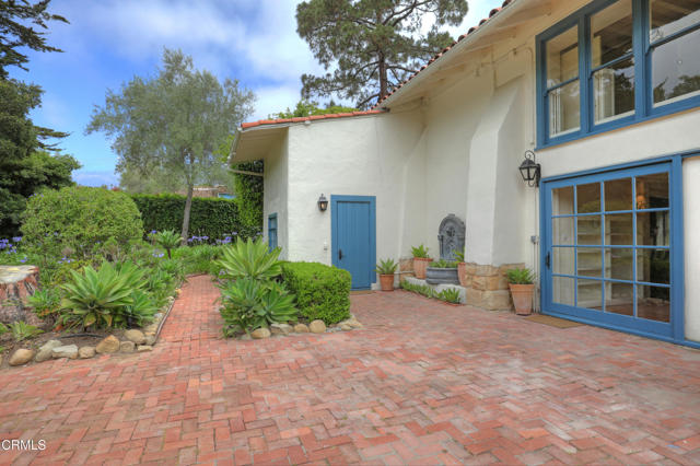 2607 Puesta Del Sol, Santa Barbara CA: https://media.crmls.org/mediaz/64ee3637-08e6-40af-960f-346f8ab06fdd.jpg