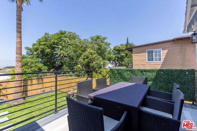 10315 Fairgrove Avenue, Tujunga CA: https://media.crmls.org/mediaz/64ee4a10-f668-480f-b8dc-b4a473487ec6.jpg