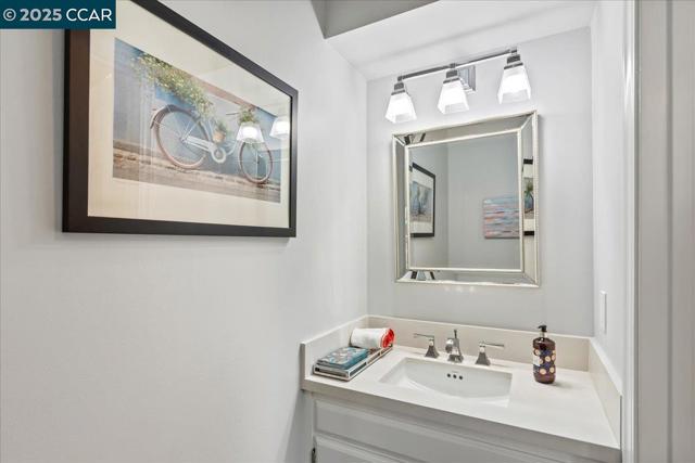 5 Doral Dr, Moraga CA: https://media.crmls.org/mediaz/64eff384-8b9b-48eb-b548-b83618484991.jpg