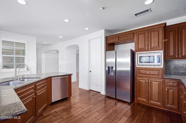 2079 Legacy Drive, Simi Valley CA: https://media.crmls.org/mediaz/64f003d3-3f66-4e18-a467-f3d2f9bb5330.jpg