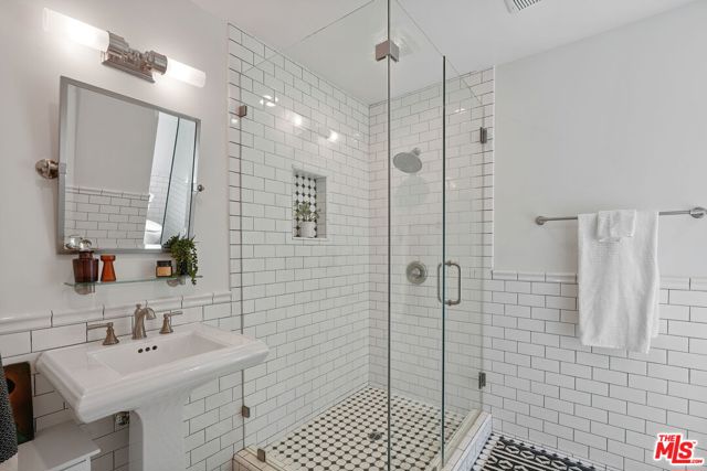 614 Rosemont Avenue, Los Angeles CA: https://media.crmls.org/mediaz/64f013f7-a3b3-4e17-9f5f-4a915e100a45.jpg