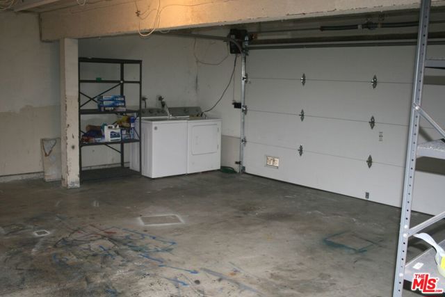 4561 Alla Road, Marina del Rey CA: https://media.crmls.org/mediaz/64f06d9e-c07f-4620-8373-d9c335ba3cd7.jpg