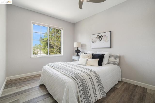 1139 Jordan Ct, Brentwood CA: https://media.crmls.org/mediaz/64f07afd-1b85-4a0d-92b4-53c0b3014935.jpg