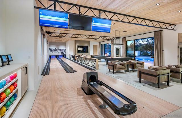 14783 Roxbury Terr., Rancho Santa Fe CA: https://media.crmls.org/mediaz/64f195bc-35ae-4b3d-9b3c-680c7cc77a67.jpg