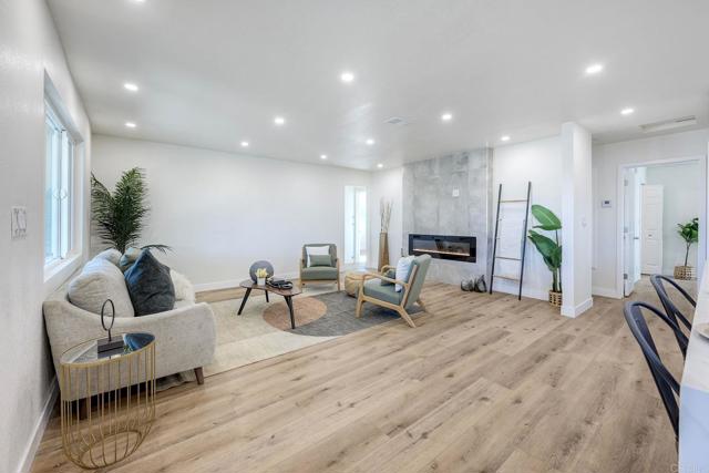 Detail Gallery Image 5 of 33 For 1350 Marabou Ln, Vista,  CA 92083 - 3 Beds | 2 Baths