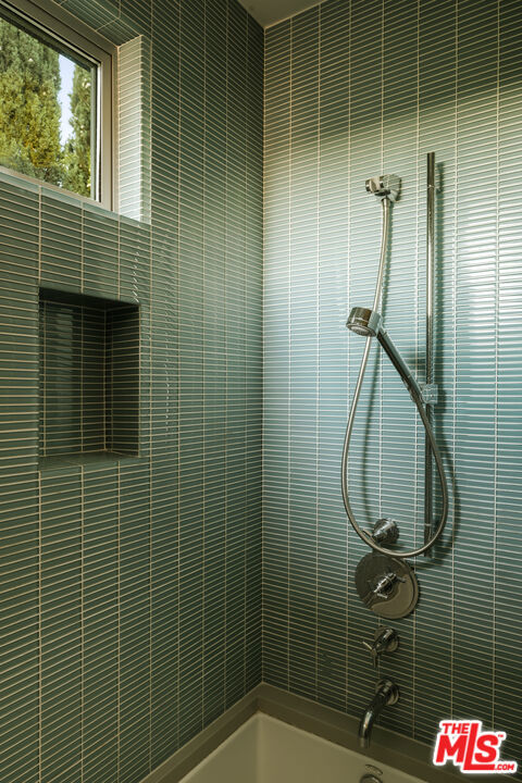 2643 34th Street photo 33
