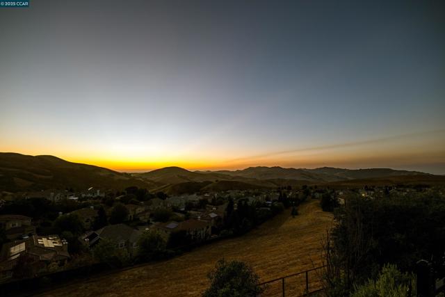 3388 Ashbourne Cir, San Ramon CA: https://media.crmls.org/mediaz/64f26746-2eb1-4e29-a86e-44c360e1c233.jpg