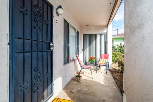279 Moss St, Chula Vista CA: https://media.crmls.org/mediaz/64f28f64-38d4-40f7-8d72-c6535651d8f6.jpg