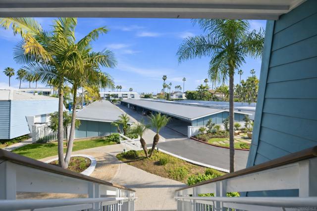 22 Montego Ct, Coronado CA: https://media.crmls.org/mediaz/64f31512-6f33-4fd3-af2d-bedb1c5f002e.jpg