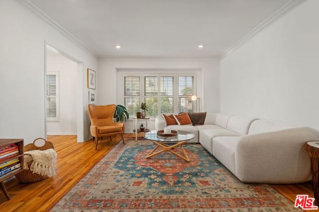 15040 DICKENS Street photo 7