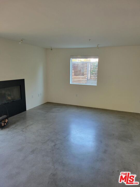 5806 Waring Avenue, Los Angeles CA: https://media.crmls.org/mediaz/64f3fb0b-fca4-41ff-a9ce-31696134804a.jpg