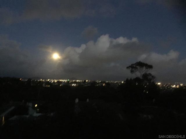 6645 Caminito Scioto, La Jolla CA: https://media.crmls.org/mediaz/64f45ab9-8b9c-4733-a08b-49bee184c7e0.jpg