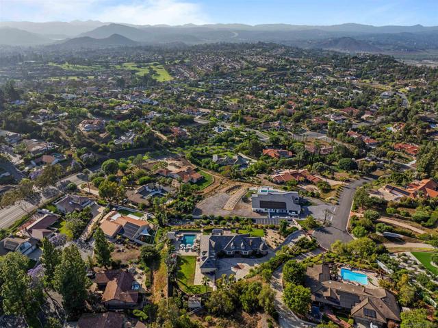 17502 Corte Lomas Verdes, Poway CA: https://media.crmls.org/mediaz/64f54050-5901-4d57-ae7d-2641fa44a969.jpg