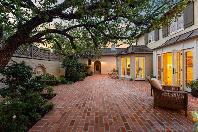 7725 Whitefield Pl, La Jolla CA: https://media.crmls.org/mediaz/64f5db00-067b-48e3-9991-e30ec071d9ef.jpg