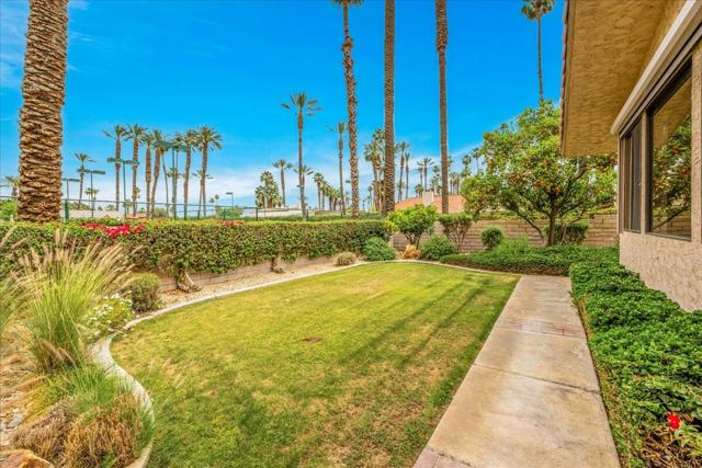 45 Lincoln Place, Rancho Mirage CA: https://media.crmls.org/mediaz/64f5f661-1c09-4b1a-9770-050169a2d9d8.jpg
