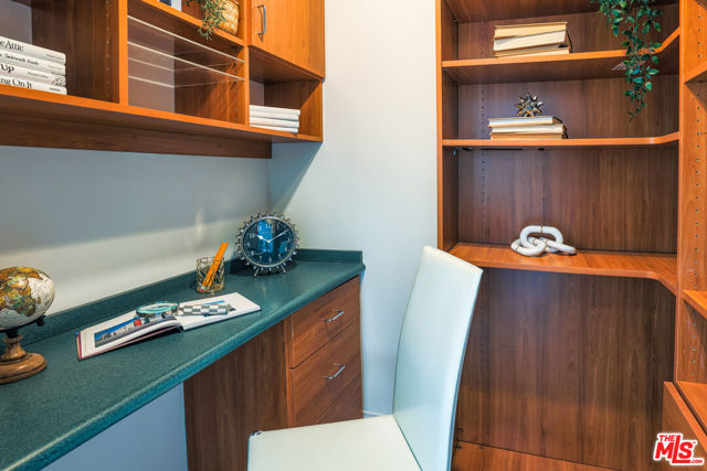 6700 Hillpark Drive, Los Angeles CA: https://media.crmls.org/mediaz/64f60fc8-d325-40e5-8b93-3f5597f27f60.jpg