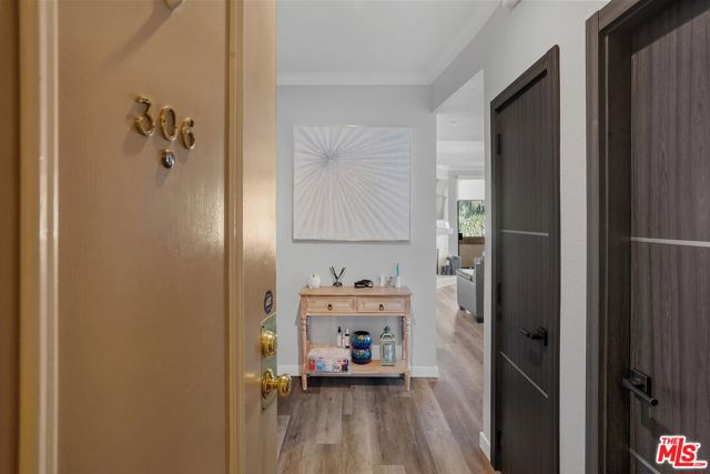 14115 MOORPARK Street, 306 photo 5