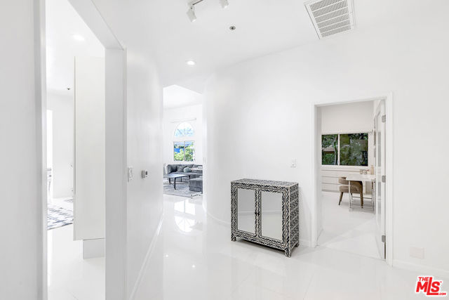 840 N Croft Avenue, Los Angeles CA: https://media.crmls.org/mediaz/64f7231f-cfe1-4d2f-99be-a1a8940a04af.jpg