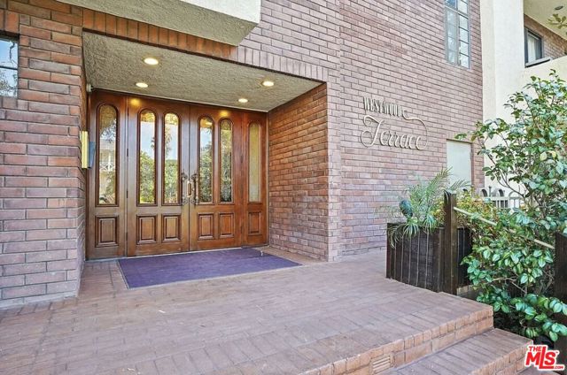 10794 Wilkins Avenue, Los Angeles CA: https://media.crmls.org/mediaz/64f771dd-513b-4a02-b38a-fdce8ca8c979.jpg