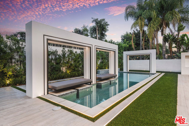 1729 Angelo Drive, Beverly Hills CA: https://media.crmls.org/mediaz/64f7de8e-3ad9-462f-8c04-57a18e9e6240.jpg