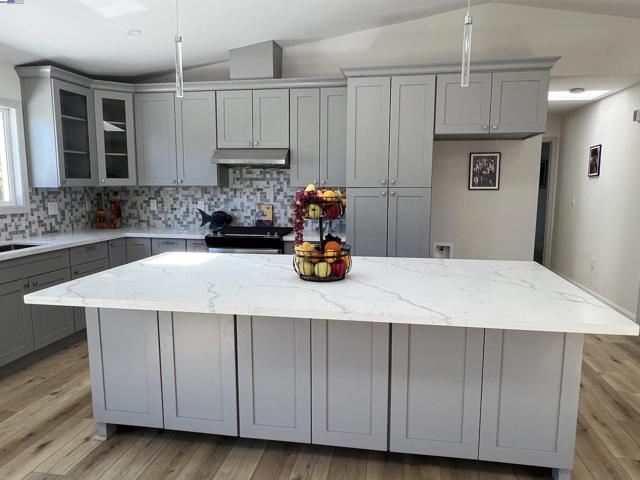 2559 Lynn Ave, Concord CA: https://media.crmls.org/mediaz/64f84e44-ab04-43e3-8850-4a15f9b27b0a.jpg