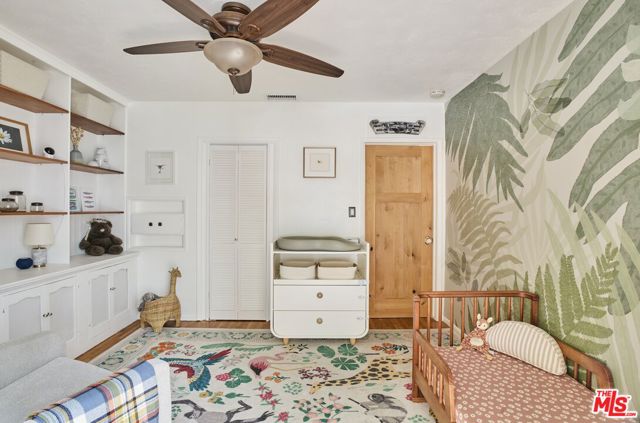 8460 Kirkwood Drive, Los Angeles CA: https://media.crmls.org/mediaz/64f8dc33-5d3b-451b-aac2-f36f05243501.jpg