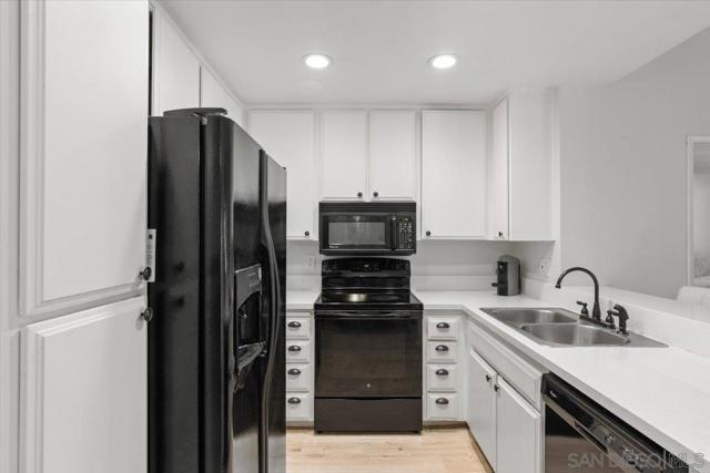 10250 Caminito Cuervo, San Diego CA: https://media.crmls.org/mediaz/64f9412f-7716-4765-884e-1a17c4c9af43.jpg