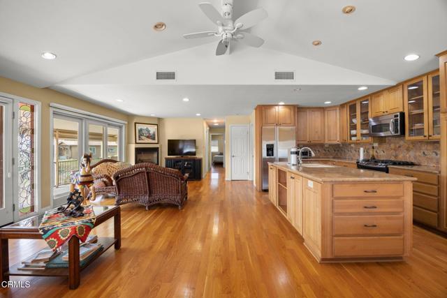 142 Poinsettia Gardens Drive, Ventura CA: https://media.crmls.org/mediaz/64fa7b22-2d43-456a-8094-00b216e083d1.jpg