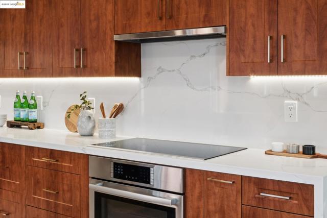 919 Mckinley Ave, Oakland CA: https://media.crmls.org/mediaz/64fa9153-3cb4-457b-9e80-4e4cc86510d7.jpg