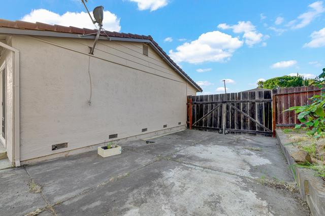 149 Westminster Way, Vallejo CA: https://media.crmls.org/mediaz/64fae11b-077a-4f01-b4b3-9e87d9f1189a.jpg