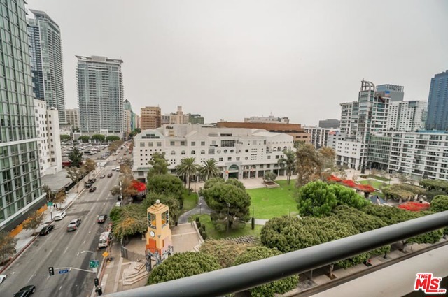 600 W 9Th Street, Los Angeles CA: https://media.crmls.org/mediaz/64fb331c-b148-4ba1-b914-b65184cf4576.jpg
