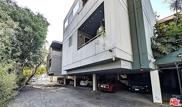 960 Sanborn Avenue, Los Angeles CA: https://media.crmls.org/mediaz/64fb76f8-3c49-4d66-ab20-6ef0ff734d58.jpg