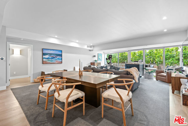 13600 Marina Pointe Drive, Marina del Rey CA: https://media.crmls.org/mediaz/64fbda04-54ec-4328-a456-74b4e69fb761.jpg