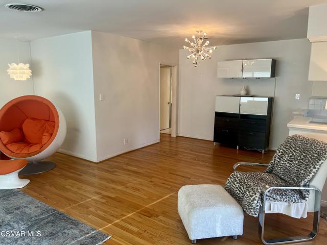 1542 Riverside Drive, Glendale CA: https://media.crmls.org/mediaz/64fc040a-80fd-45a4-9067-650c6f9d0722.jpg