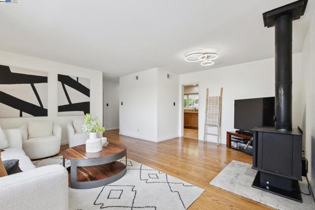 30113 Treeview St, Hayward CA: https://media.crmls.org/mediaz/64fc664b-3b4d-4b78-9648-7de6855215f5.jpg