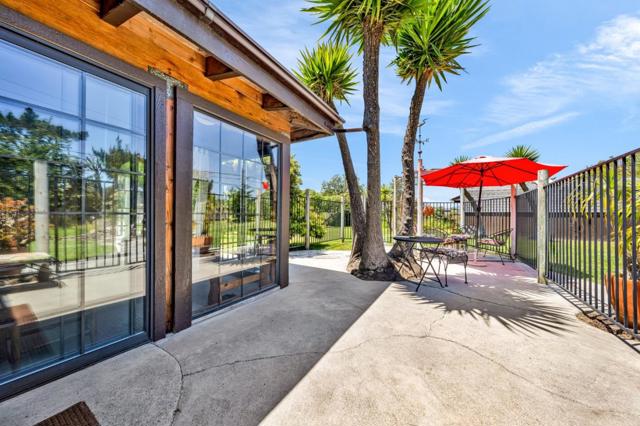 575 Dolores Avenue, Half Moon Bay CA: https://media.crmls.org/mediaz/64fc7388-fe9e-4ad7-8cd5-86cca80f3e1c.jpg