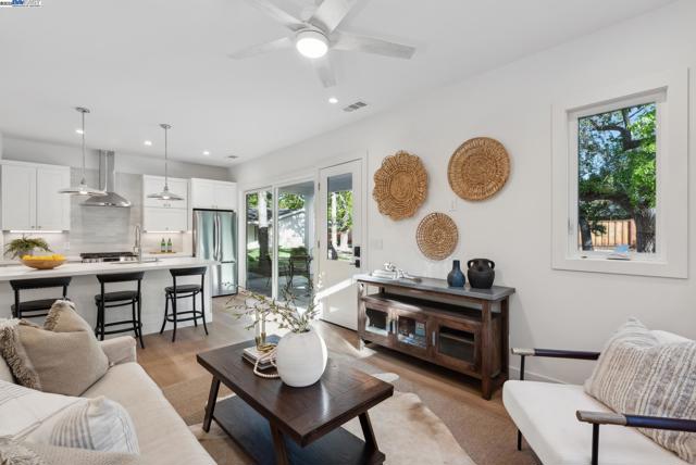 2129 Youngs Ct, Walnut Creek CA: https://media.crmls.org/mediaz/64fcda31-5f05-400a-b1a2-6f7ffe56049a.jpg