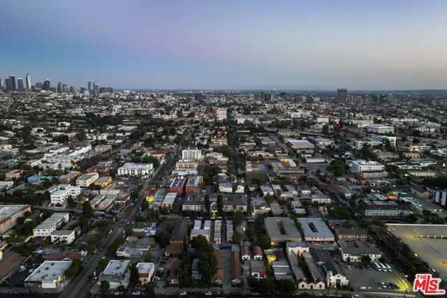 4124 Monroe Street, Los Angeles CA: https://media.crmls.org/mediaz/64fd7ebc-3b9f-4302-875f-ac6fbe8bf62f.jpg