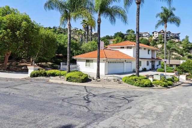 9704 Indian Creek Way, Escondido CA: https://media.crmls.org/mediaz/64fd8d78-ccab-4d2b-b9b9-af04c3361a51.jpg