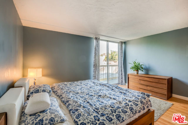 10751 Wilshire Boulevard, Los Angeles CA: https://media.crmls.org/mediaz/64fda3ba-b053-4428-8b7c-cdedcf481666.jpg