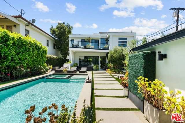 4338 Agnes Avenue, Studio City CA: https://media.crmls.org/mediaz/64fe2a08-99dd-40bf-9bc2-11b18c9f7ca1.jpg