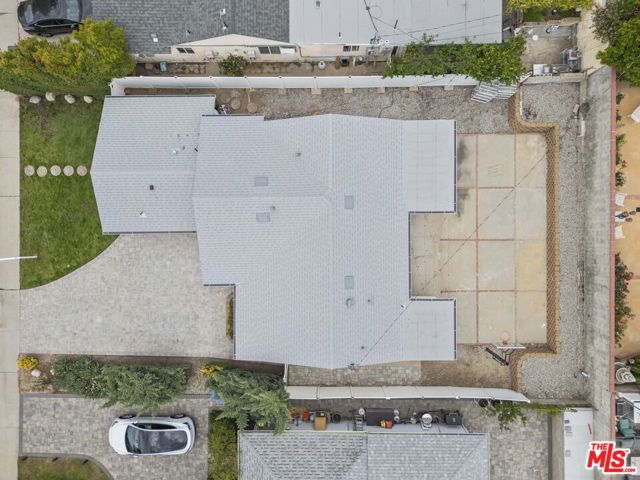 10914 Mcvine Avenue, Sunland CA: https://media.crmls.org/mediaz/64fe9128-88ae-42dd-af88-325bd4b8d862.jpg