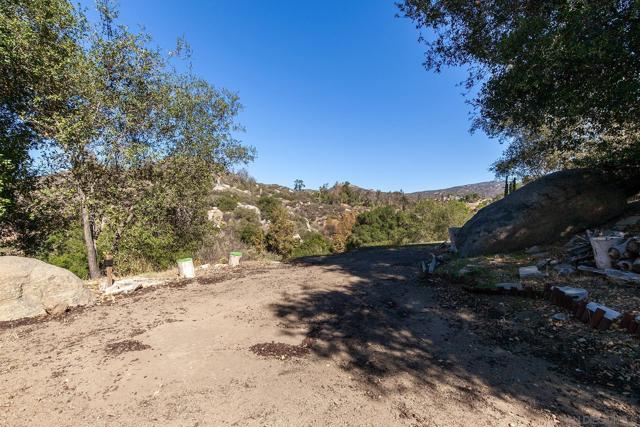 1167 Peutz Valley Rd, Alpine CA: https://media.crmls.org/mediaz/64feab1e-9b65-4eb4-b100-ad3ee3a918b6.jpg