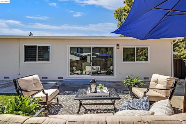 2802 Jones Gate Ct, Pleasanton CA: https://media.crmls.org/mediaz/64ff44cc-c960-41d5-b906-edfcff7c1e60.jpg