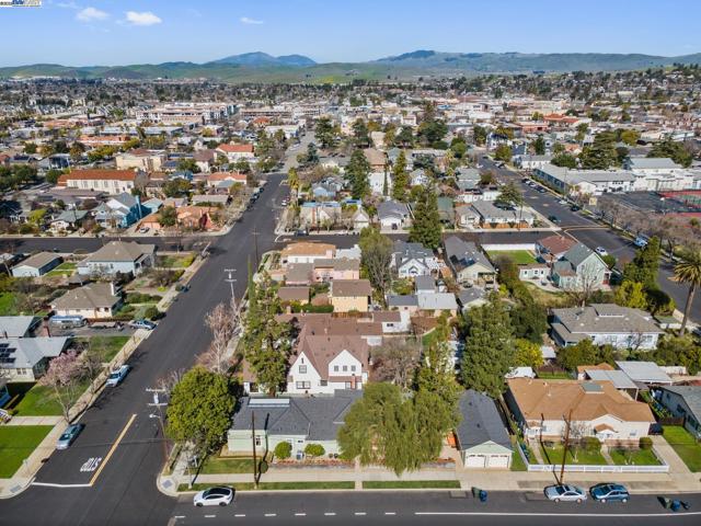 690 S K St, Livermore CA: https://media.crmls.org/mediaz/64ff7481-fef8-43eb-afab-f096bd4ae138.jpg