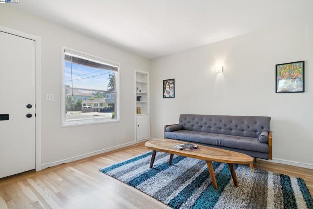 2200 Peach St, Pinole CA: https://media.crmls.org/mediaz/64ffa375-745c-4885-8ec9-d31d01b22aff.jpg